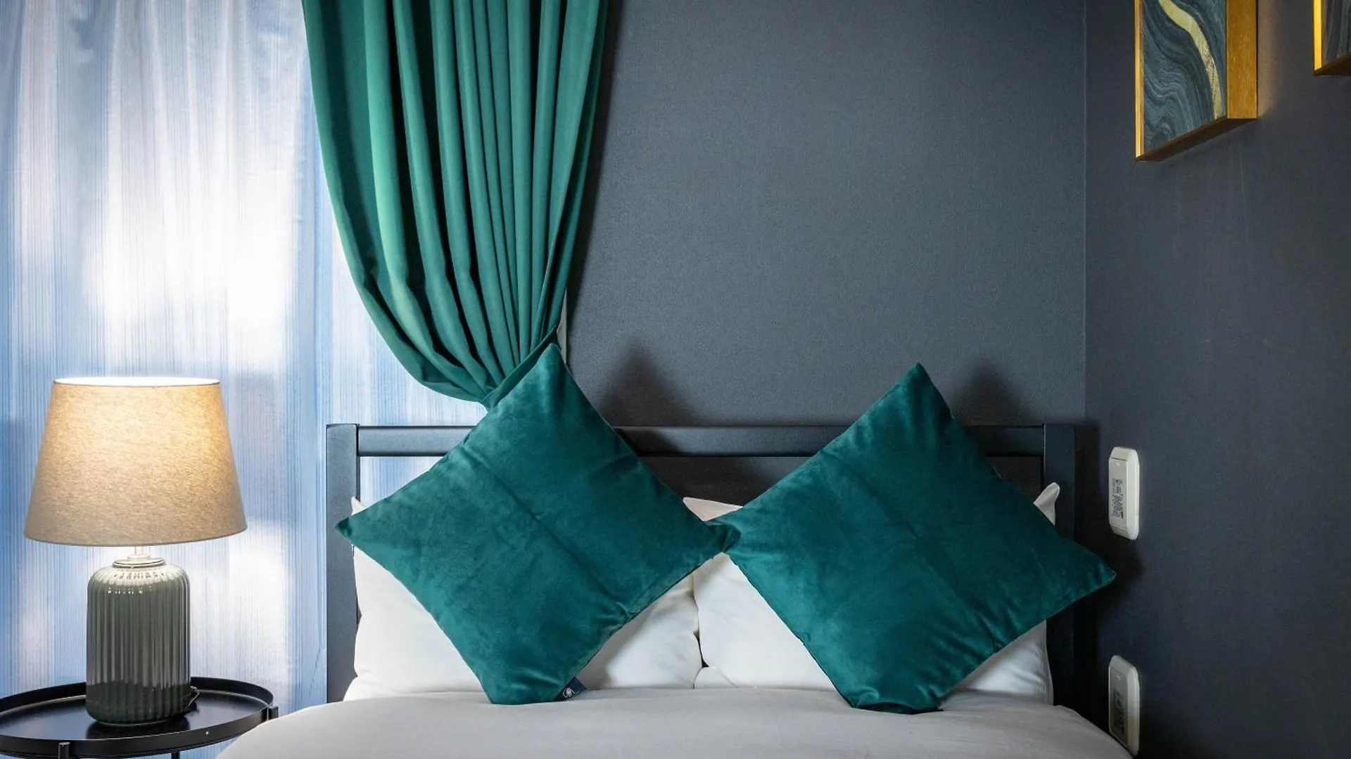 Ｍｅｌｌ－Ｔｈｅａｔｅｒ Ｒｅｓｏｒｔ Apartment Osaka 0*,  Japan